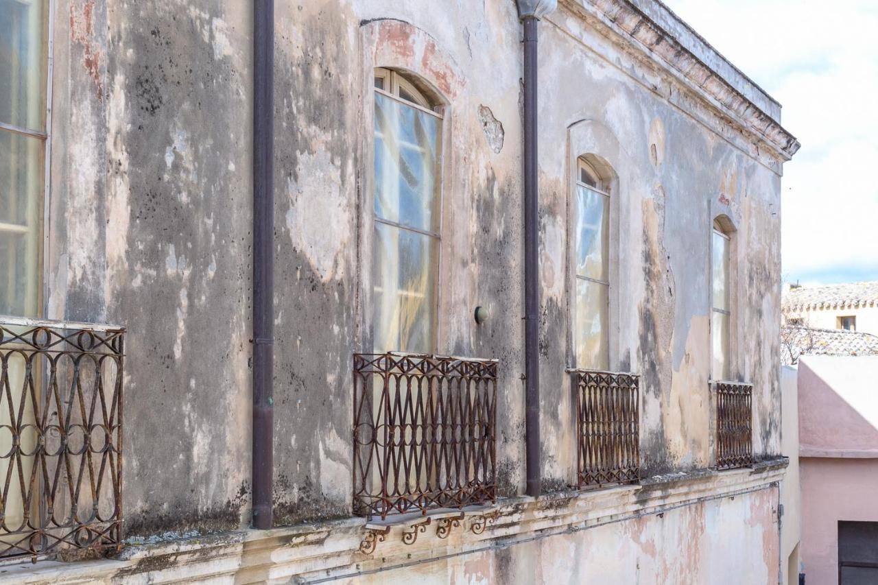 Vila Ladiri - Antica Dimora In Terra Cruda Sìnnai Exteriér fotografie