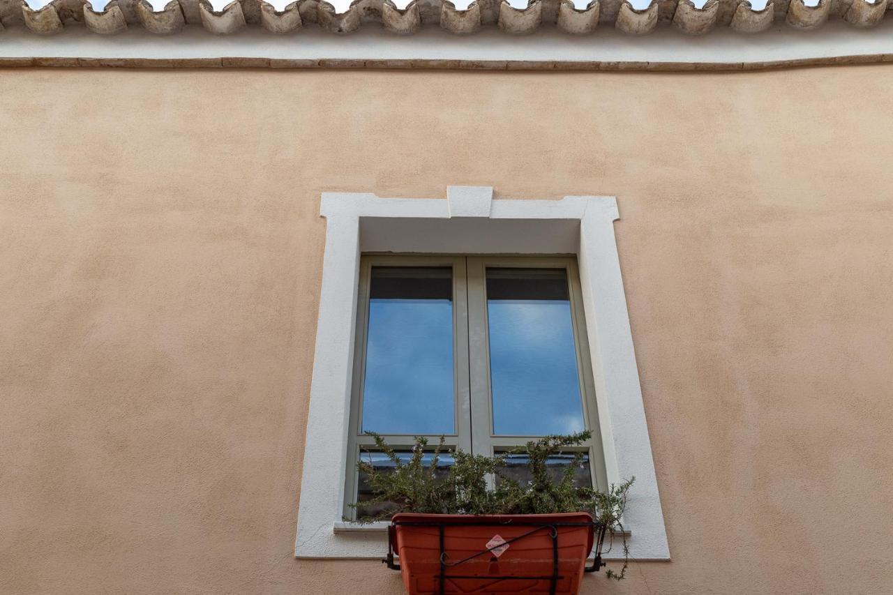 Vila Ladiri - Antica Dimora In Terra Cruda Sìnnai Exteriér fotografie